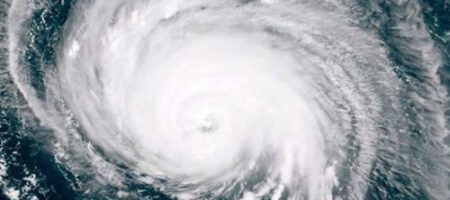 Ураган грозится стереть с лица земли два штата: людей срочно эвакуируют