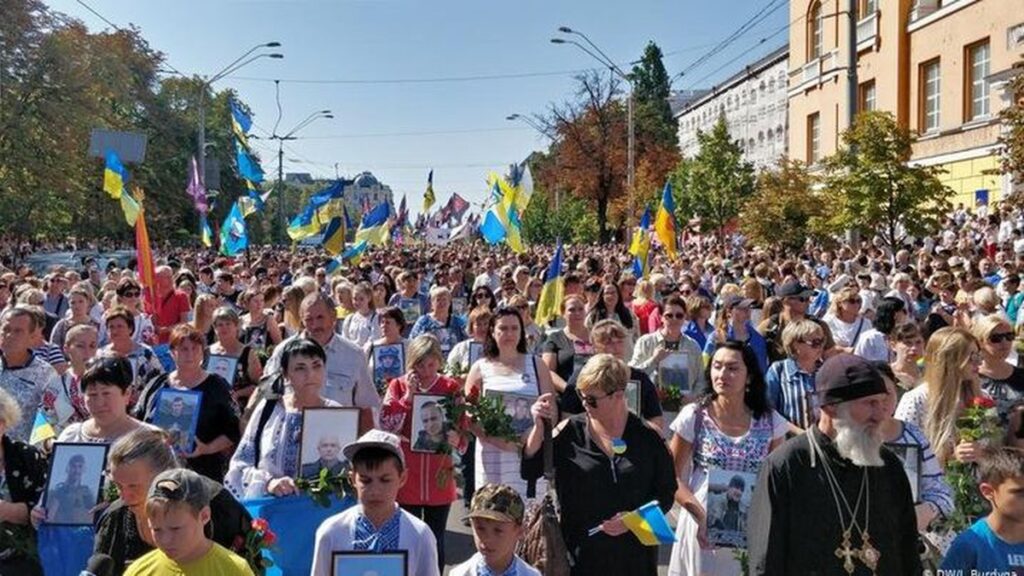 В Киеве начался многотысячный Марш защитников Украины