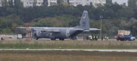 В Одессе экстренно приземлился военный самолет США