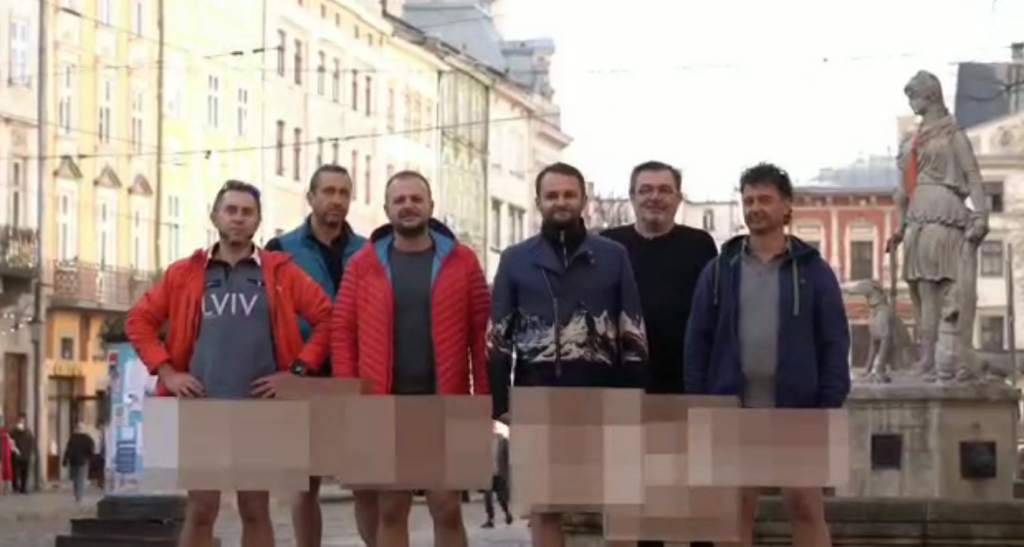 Львовские бизнесмены устроили голый протест, против карантина выходного дня (ВИДЕО)