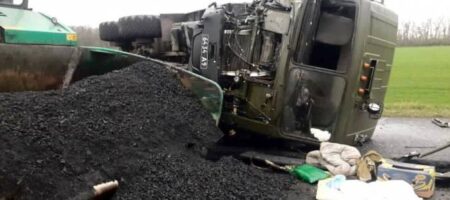 Под Кропивницким военный грузовик врезался в дорожный каток (ВИДЕО)