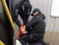 В Киеве мужчина с собакой атаковал водителя троллейбуса (ВИДЕО)