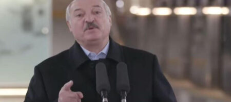 Взбешенный Лукашенко намекнул, что Россия должна защитить его с сыном