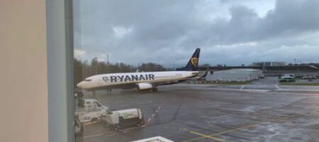 Ryanair останавливает большинство полетов из Киева до конца марта