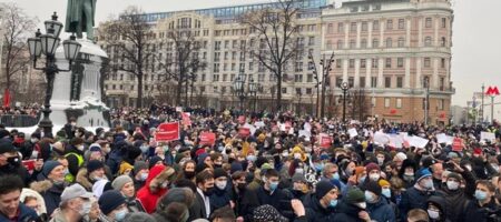 На акции в Москве идут массовые задержания (ВИДЕО)