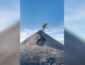Вулкан Фуэго начал извержение за спиной туриста (ВИДЕО)
