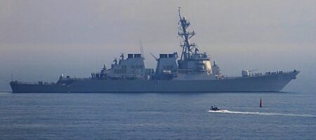 Россия пригрозила США за корабли в Черном море: "Им лучше держаться подальше от Крыма"