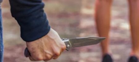 Неизвестный с ножом надругался над школьницей во время пробежки в лесу