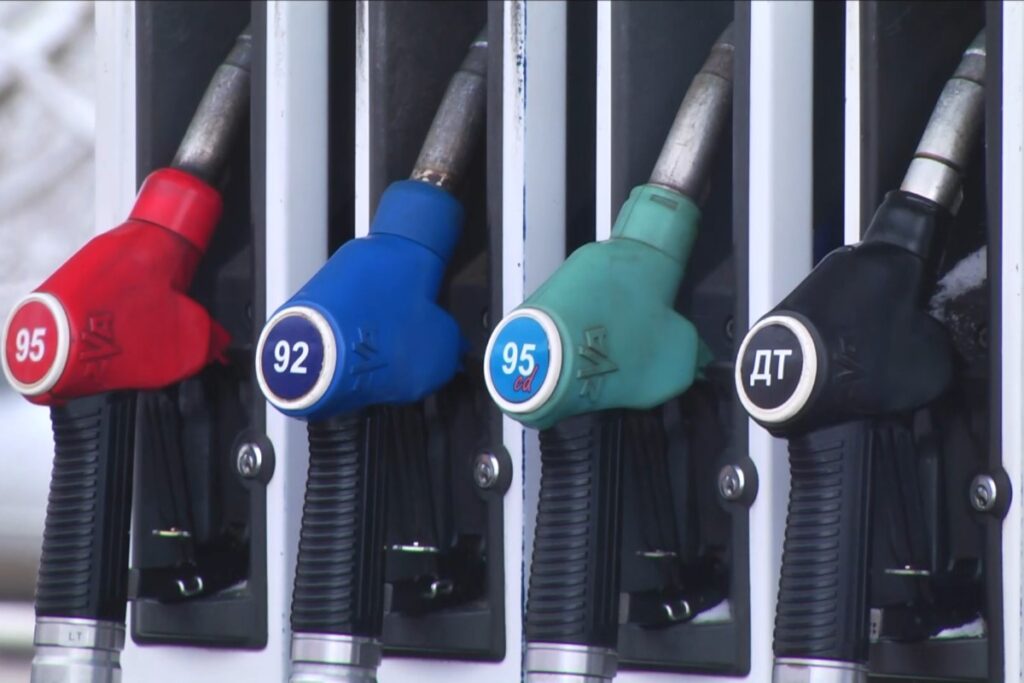 Цены на бензин ограничил Кабмин (ИНФОГРАФИКА)