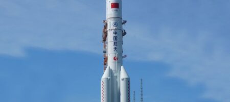 Неконтролируемая китайская ракета упала на Землю: в Китае рассказали куда (ВИДЕО ПАДЕНИЯ)
