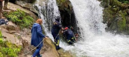 Упал в водопад: во Львовской области во время экскурсии погиб подросток