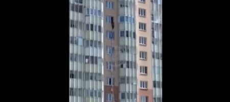 Россиянка рухнула с девятого этажа, пытаясь сбежать от мужа (ВИДЕО)