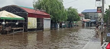 В Николаевской области сильные ливни затопили популярный курорт (ФОТО)