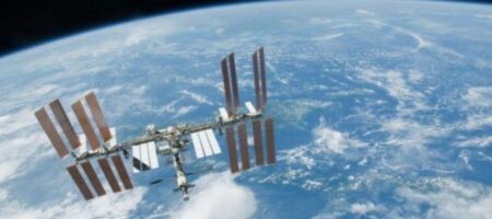 Российский модуль развернул космическую станцию на 45°