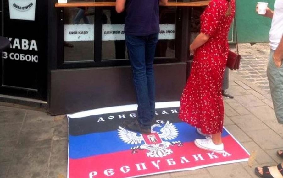 Кофейня во Львове "нашла применение" "флагу ДНР"