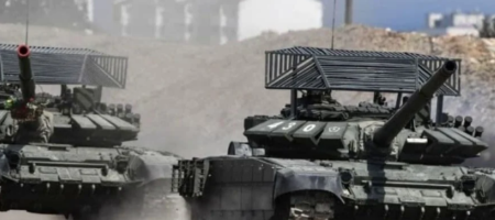 "Не спасет от "Джавелинов"", - эксперт о бесполезности противотанковой защиты на Т-72 ВС РФ