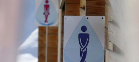 Жители Днепра жалуются на ужасный туалет в учебном заведении