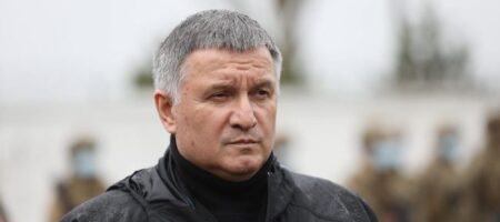 Аваков "вернулся из отпуска" и обратился к генералам