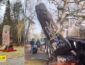 Под Киевом в День памяти жертв Голодомора снесли памятник чекистам (видео, фото)