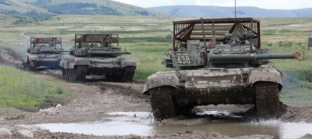 ​РФ оснастила танки в Крыму "защитой" от Bayraktar и Javelin - о "козырьках" пишут турецкие СМИ