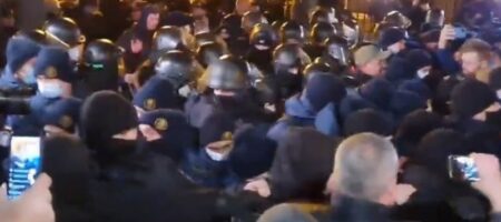 Акция протеста возле ОПУ: полиция Киева опровергла участие командира "Беркута"