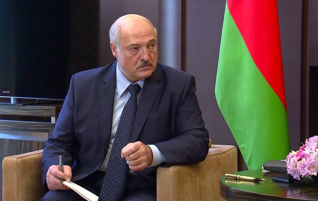 Лукашенко впервые назвал Крым "де-юре российским". И посетит его с Путиным