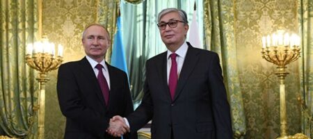 В охваченный протестами Казахстан введут войска РФ и Беларуси - Токаев официально обратился к ОДКБ