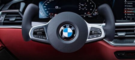 Для будущих беспилотников: BMW анонсировала складной руль в форме штурвала