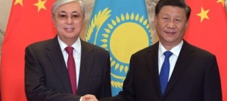 Китай предложил ввести свои войска в Казахстан