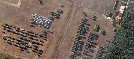 Спутник зафиксировал сотни военных машин на границе Беларуси с Украиной