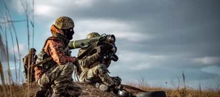 США вже доставляють важку артилерію Україні і обіцяють ще "Джавелінів": деталі (відео)