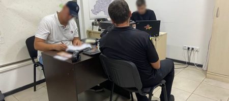 В Одесі лікарі та співробітники військкомату допомагали чоловікам виїхати за кордон