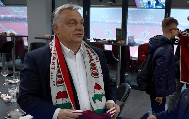 Австрія потролила Орбана через скандальний шарф: Транслейтанія більше не існує