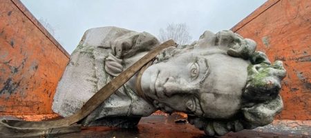 У Кременчуці знесли пам’ятник Пушкіну