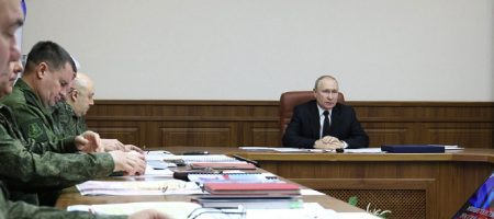 У Кремлі кажуть, що 16 грудня Путін весь день говорив із воєначальниками про війну