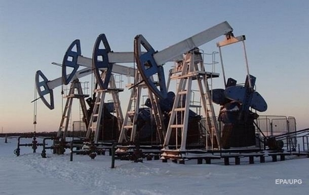 Російська нафта за рік подешевшала майже вдвічі