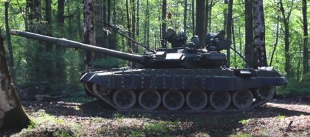 ЗСУ під Бахмутом знищили новітній російський танк Т-90 (відео)