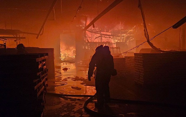 Рятувальники показали наслідки атаки на Львів