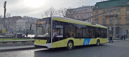 У Львові притягнули до адмінвідповідальності пенсіонерку, яка зламала собі щелепу в тролейбусі