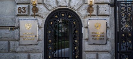 Посольство рф просить у Німеччини захисту від людей, яким "набрид" путін