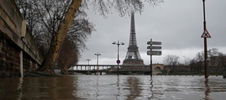 1500 парижан эвакуировали из-за наводнения. Пик воды синоптики ожидают в ночь на понидельник