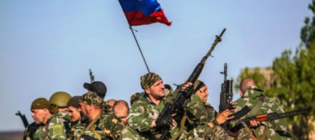 Конец недореспубликам? Жители Донбасса сообщают, что кадровые русские вояки с семьями начали бежать на Россию. В городах начали снимать флаги "Л-ДНР" (СКРИНЫ)