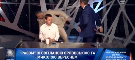 Нардепы Мосийчук и Шахов устроили драку в прямом эфире телеканала Прямой и продолжили в лифте (ВИДЕО)