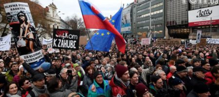 В Словакии протесты из-за годовщины убийства журналиста