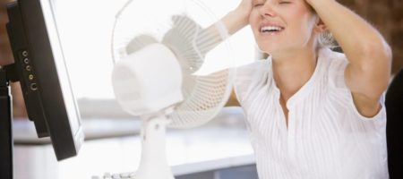 Врачи поразили открытием, назвав неожиданную пользу жары в офисе для женщин