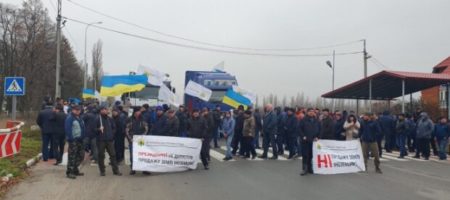 Украина бунтует против Зеленского: люди перекрыли дороги в 13 областях. ВИДЕО