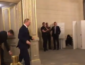 Шокированный журналист BBC показал сопровождение Путина в уборную на встрече нормандскои четверки
