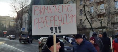 В сердце Киева вспыхнули протесты: митингующие перекрыли одну из центральных улиц. ФОТО