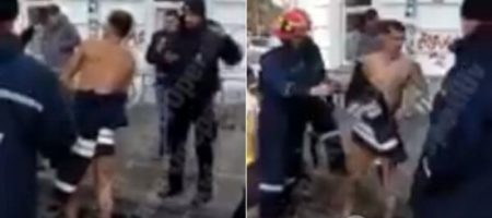В Киеве из канализации вытащили обнаженного мужчину. ВИДЕО