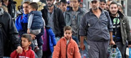 Ни женщин, ни детей: Турция открывает беженцам дорогув Европу. ВИДЕО